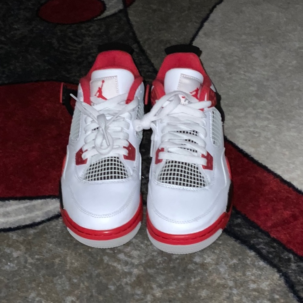 Jordan retro 4 fire red